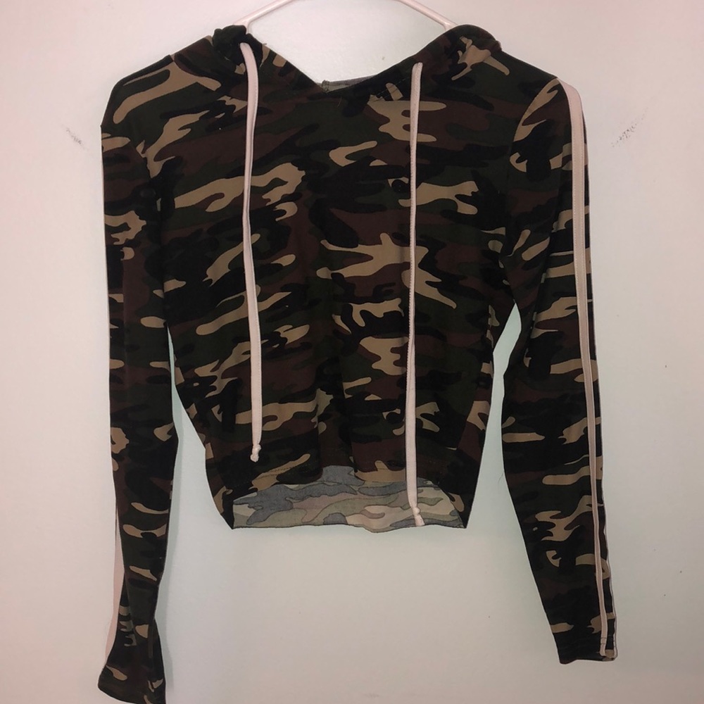 Love ❤️ Ari Cropped Camouflaged Hoodie